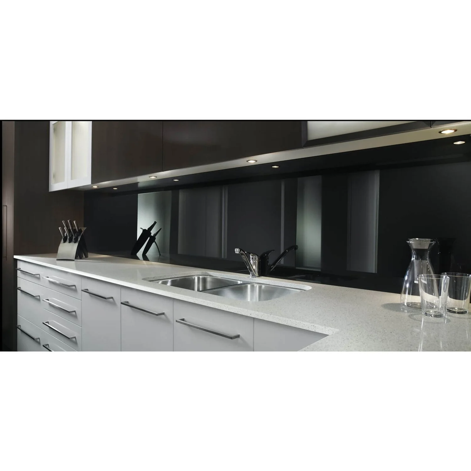 Zenolite Acrylic Kitchen Splashback Panel - 2440 X 605 X 4mm - Black 2 Zenolite Acrylic Kitchen Splashback Panel - 2440 X 605 X 4mm - Black - Image 2